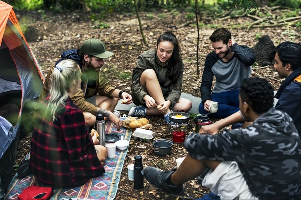 Existe-t-il des options de camping sauvage à proximité de La Sagne ?