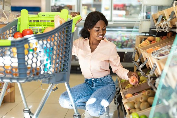 Y a-t-il des épiceries ou supermarchés à proximité des campings sur l'Île de Ré ?